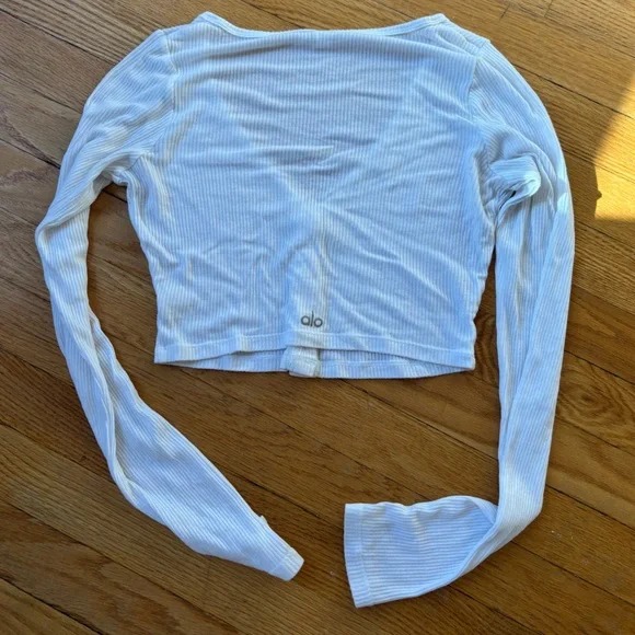 ALO Yoga Ribbed Cropped Cardigan White - Picture 5 of 6